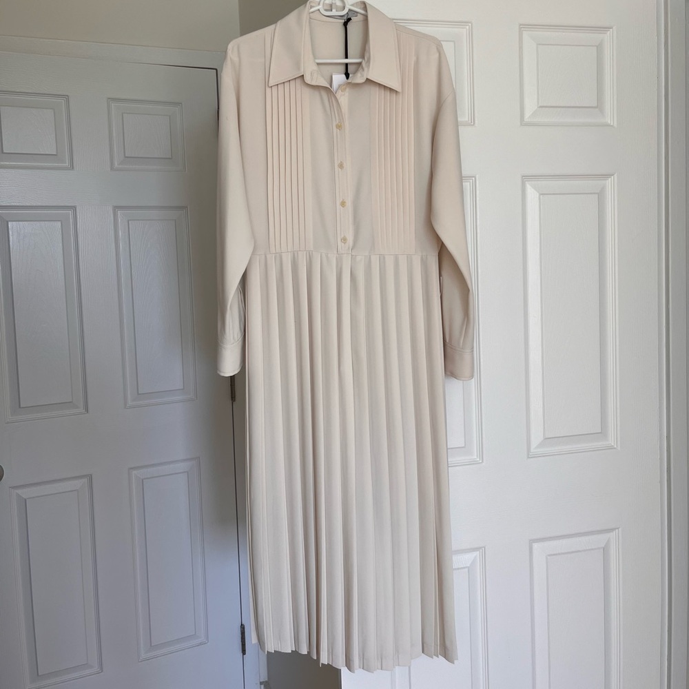 Low Classic Pleated dress ivory
